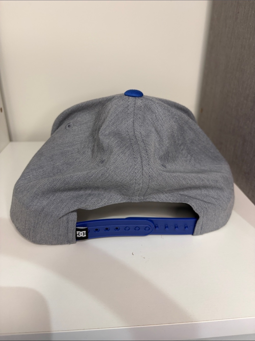 DC SnapBack cap - Picture 2 of 4